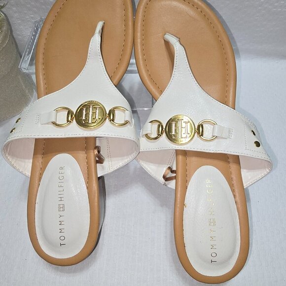WHITE TOMMY HILFIGER THONG SANDAL GOLD MEDALLION ON FRONT WOMEN SIZE 11 - Picture 5 of 6